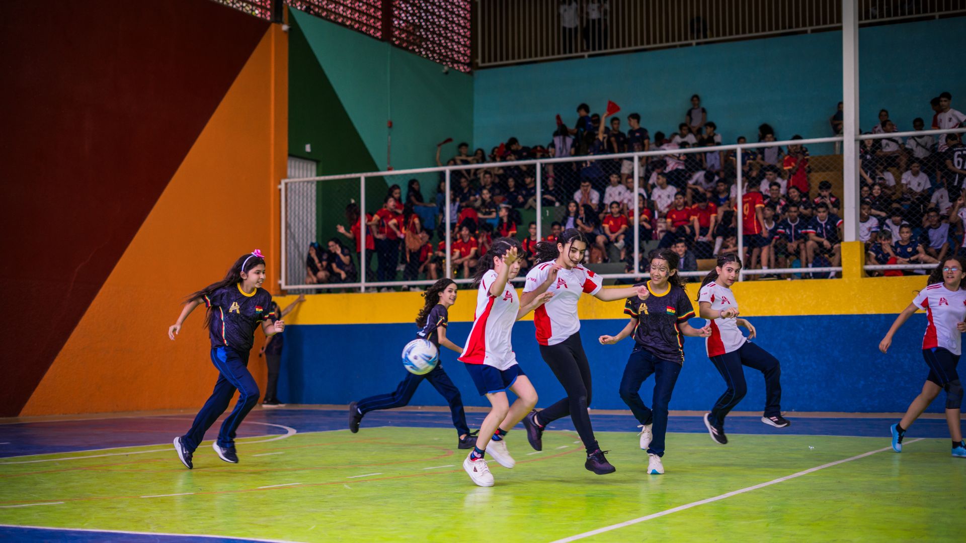 O Interclasse reuniu alunos em disputas de futsal, vôlei, handebol, xadrez, tênis de mesa e baleado, com equipes femininas e masculinas em todas as modalidades.
